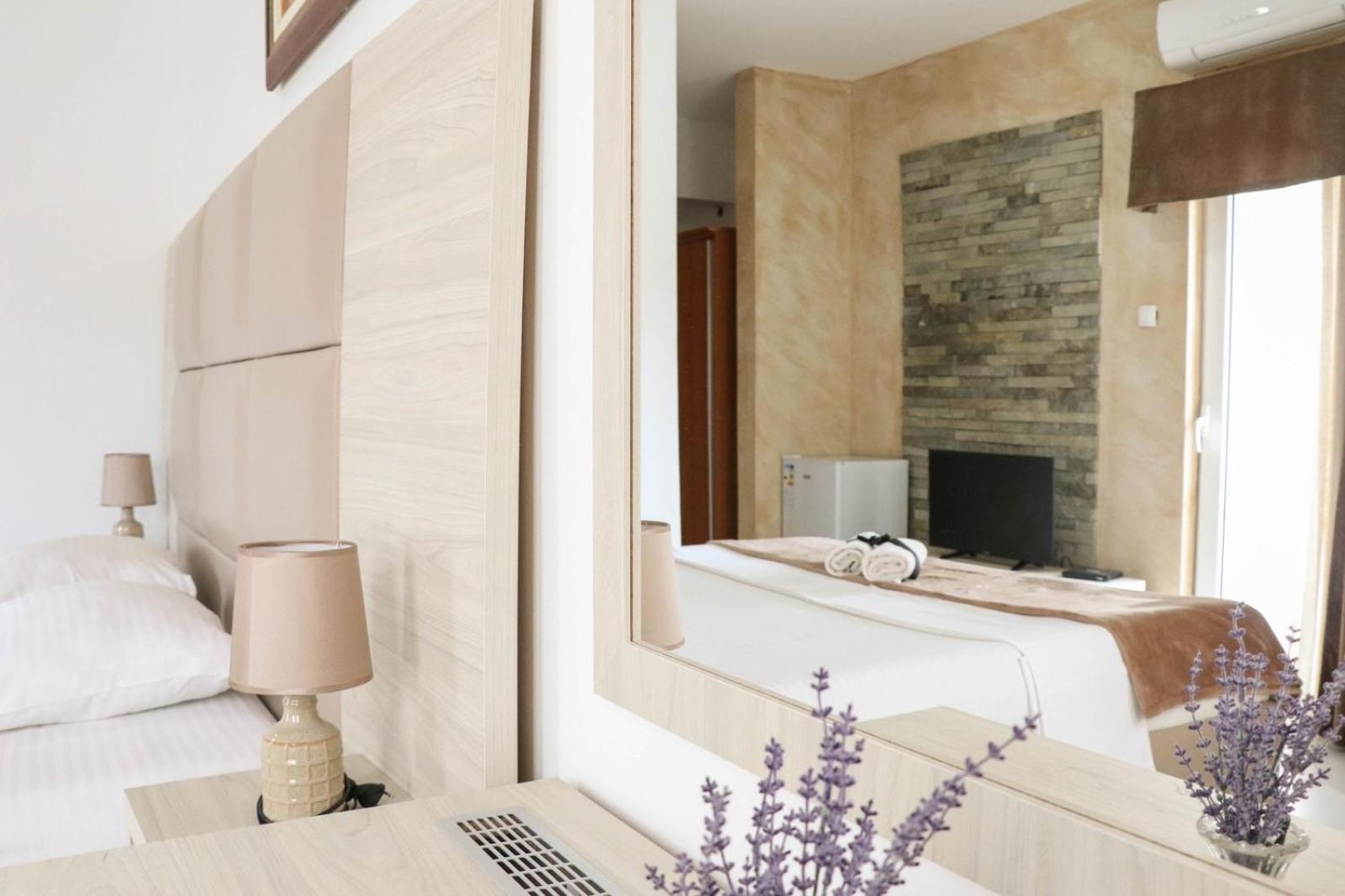 Imperial Hotel Улцинь Екстер'єр фото