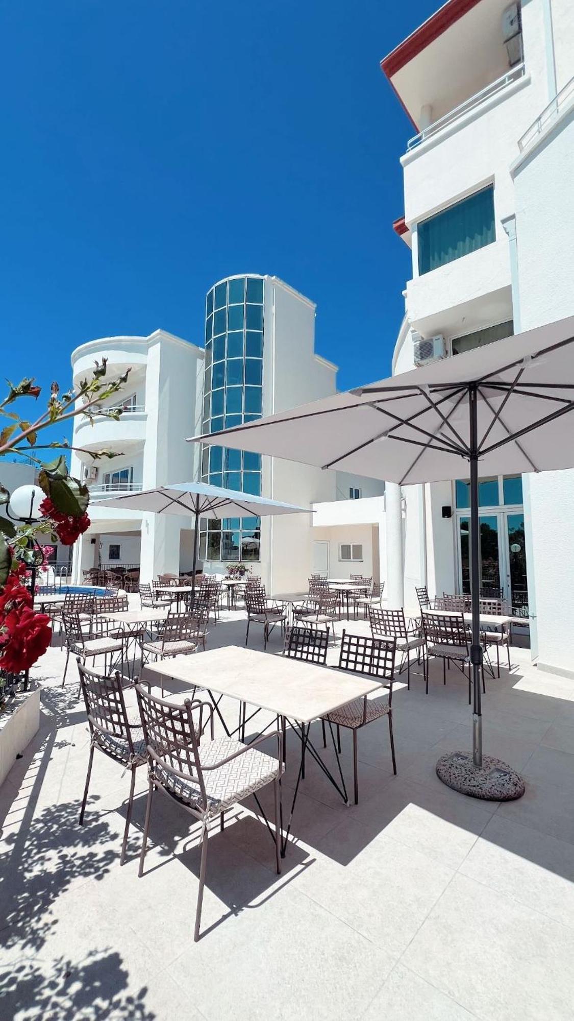 Imperial Hotel Улцинь Екстер'єр фото