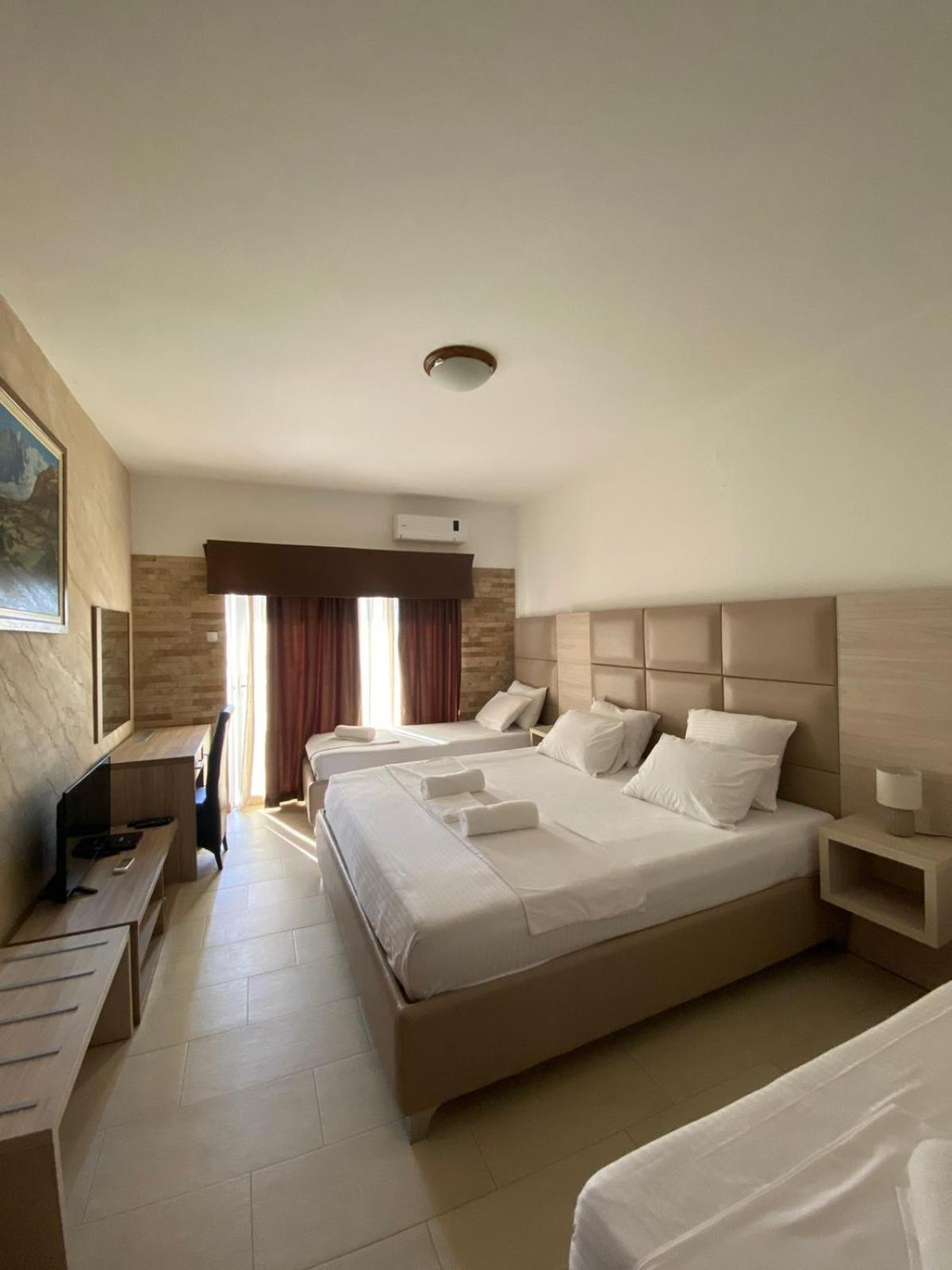 Imperial Hotel Улцинь Екстер'єр фото