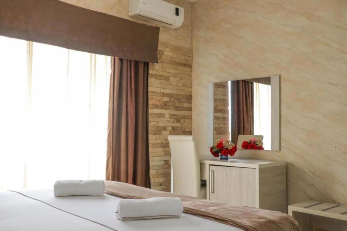 Imperial Hotel Улцинь Екстер'єр фото