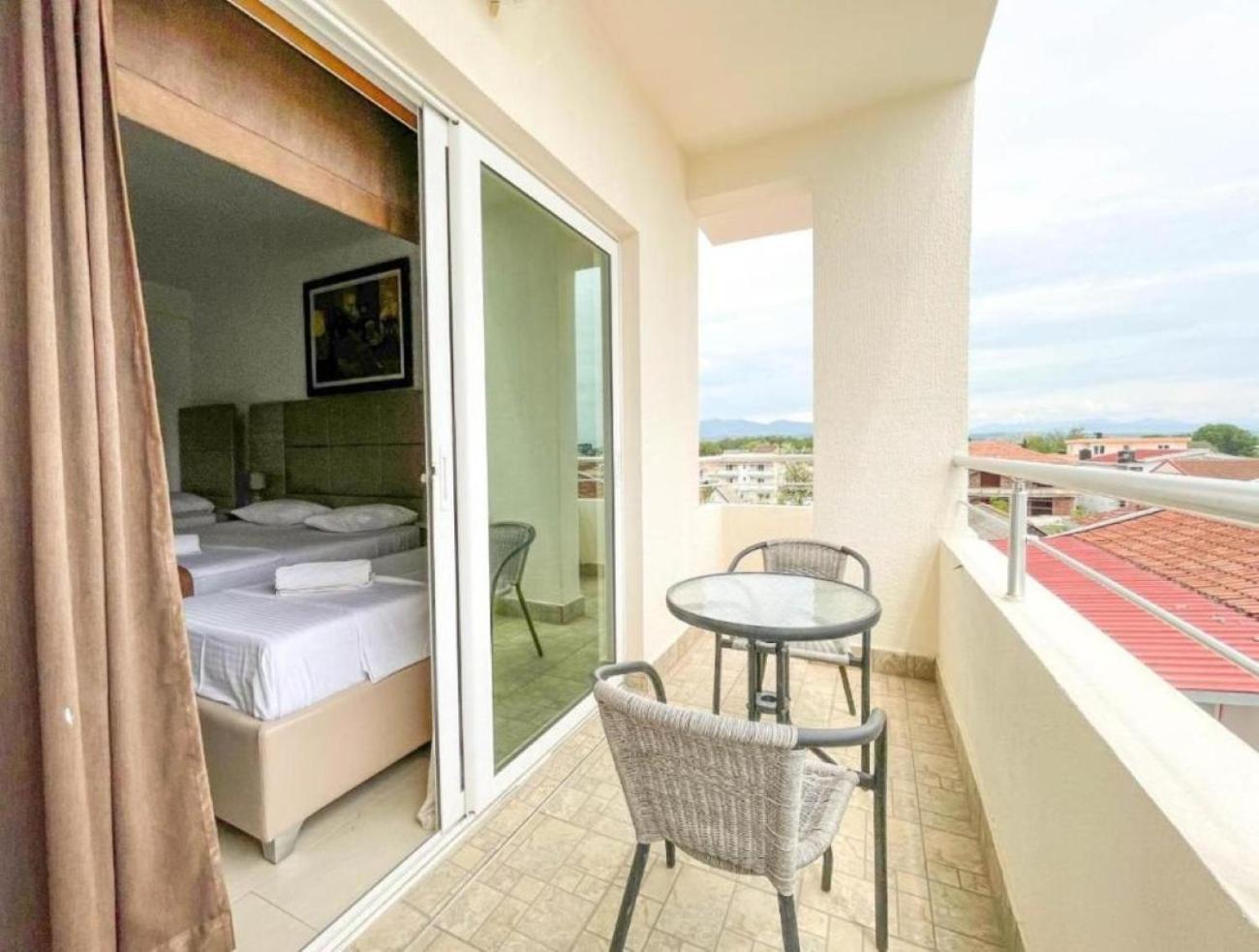 Imperial Hotel Улцинь Екстер'єр фото