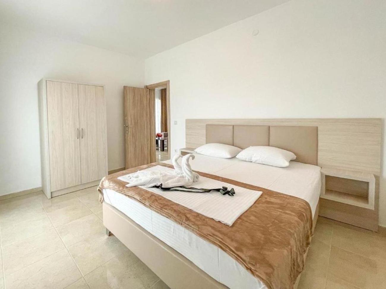 Imperial Hotel Улцинь Екстер'єр фото