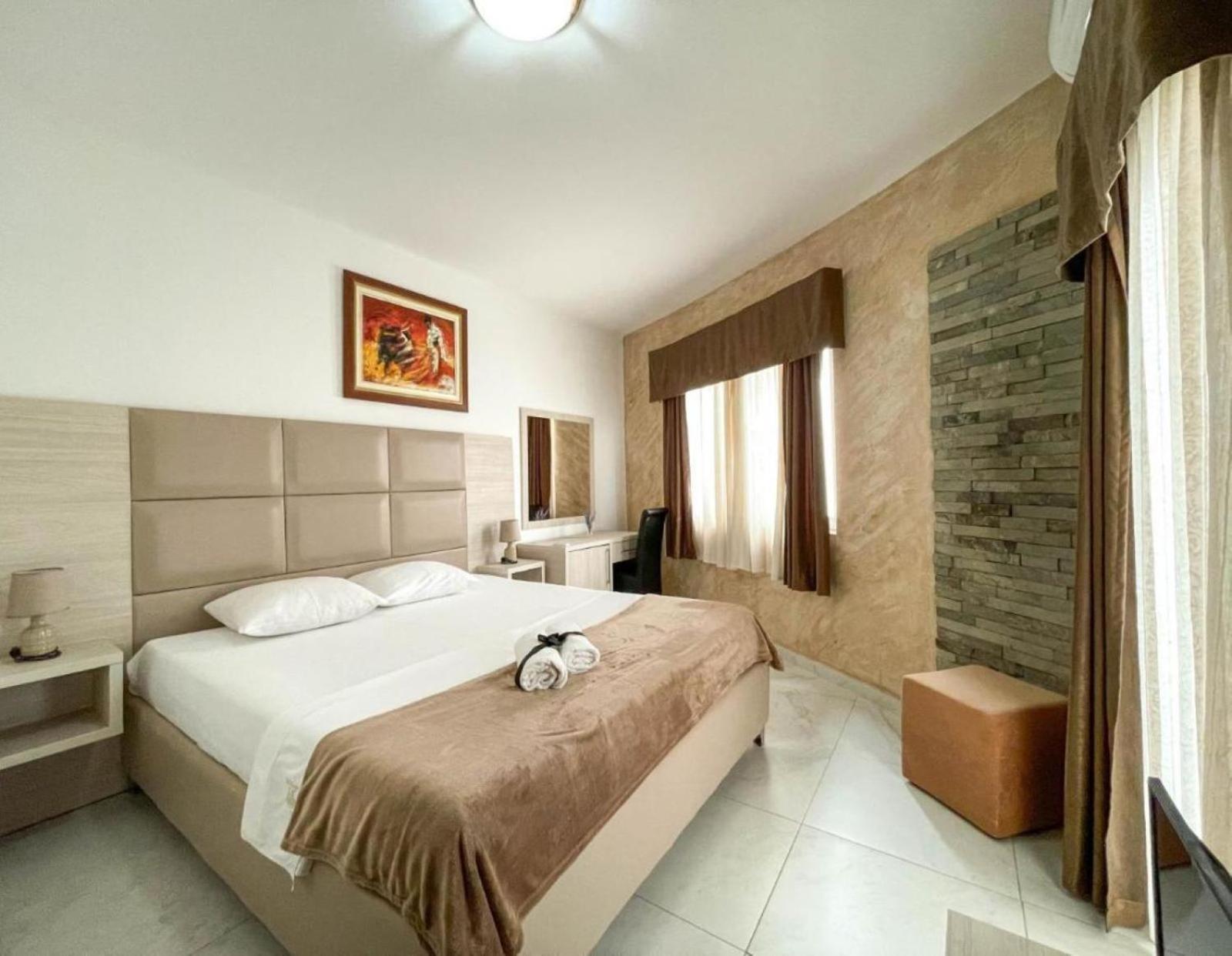 Imperial Hotel Улцинь Екстер'єр фото