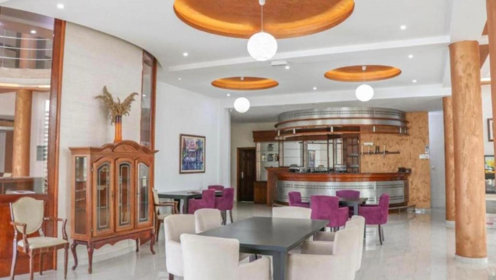 Imperial Hotel Улцинь Екстер'єр фото
