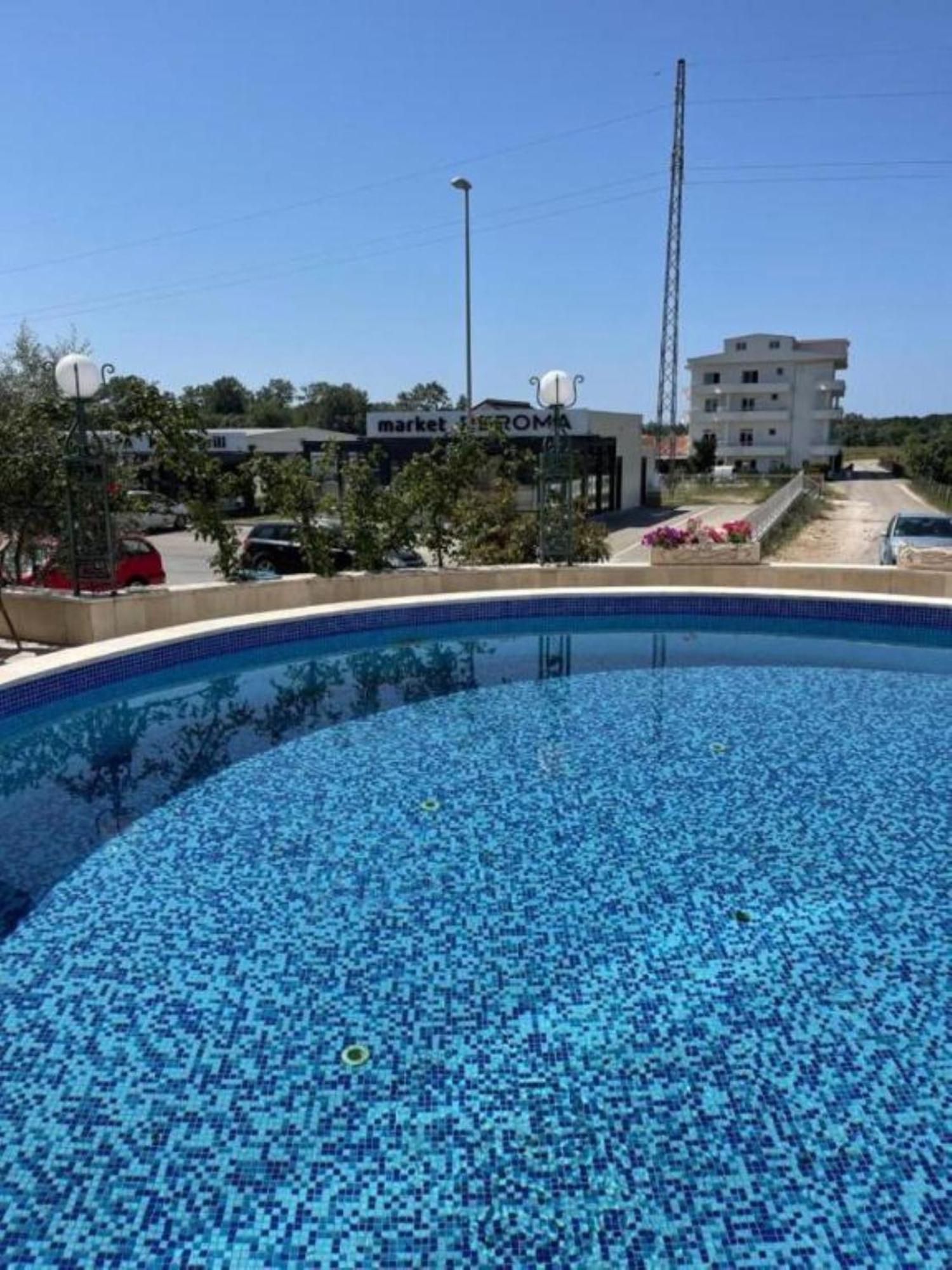Imperial Hotel Улцинь Екстер'єр фото